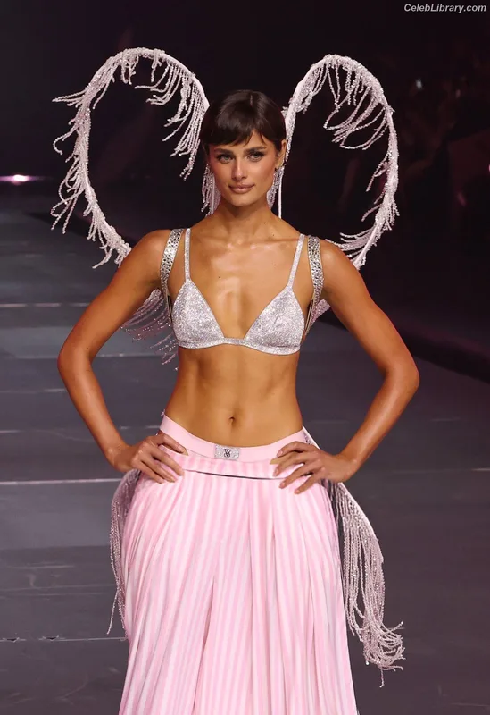 Taylor Hill photo 18 of 546