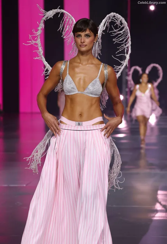 Taylor Hill photo 19 of 546