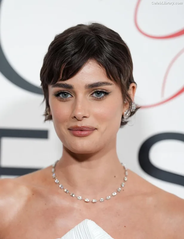 Taylor Hill photo 13 of 546