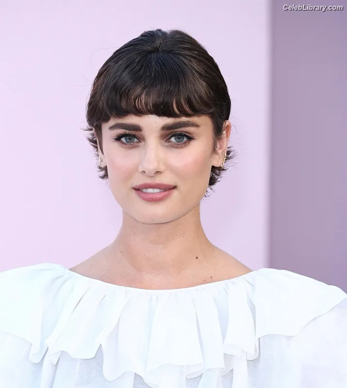 Taylor Hill photo 14 of 546