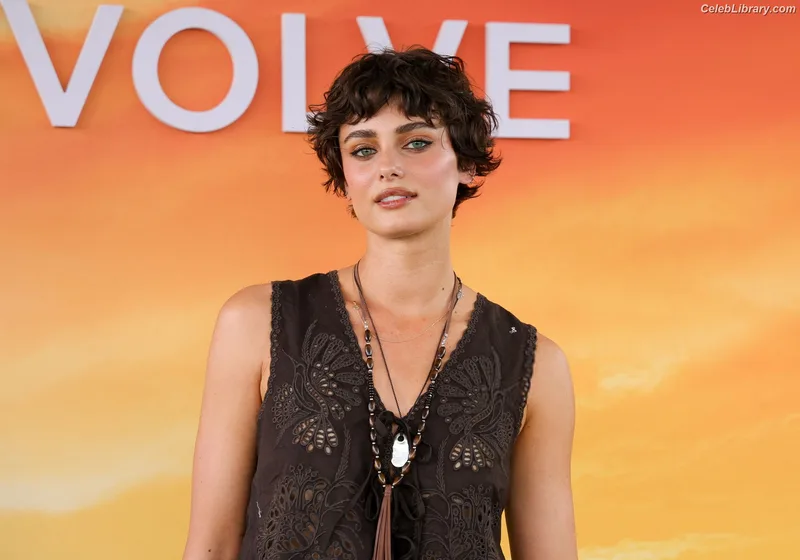 Taylor Hill photo 3 of 546