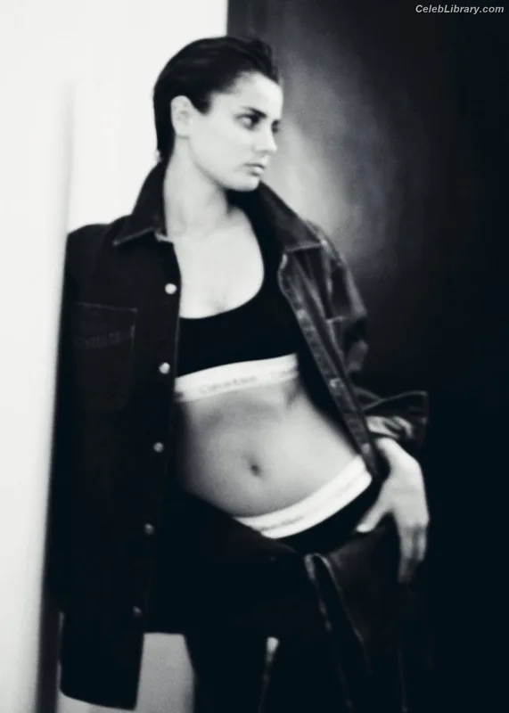 Taylor Hill photo 4 of 546