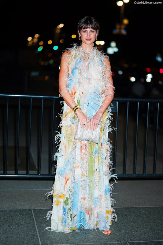 Taylor Hill photo 4 of 546