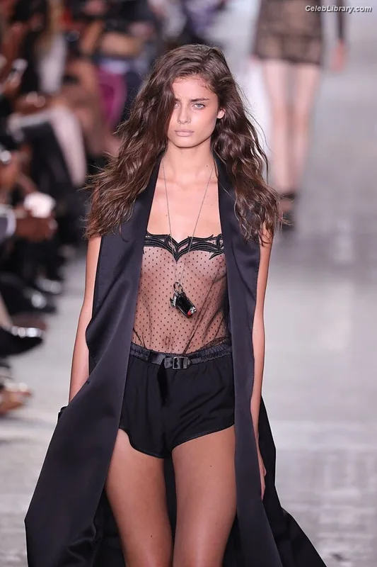 Taylor Hill photo 6 of 546