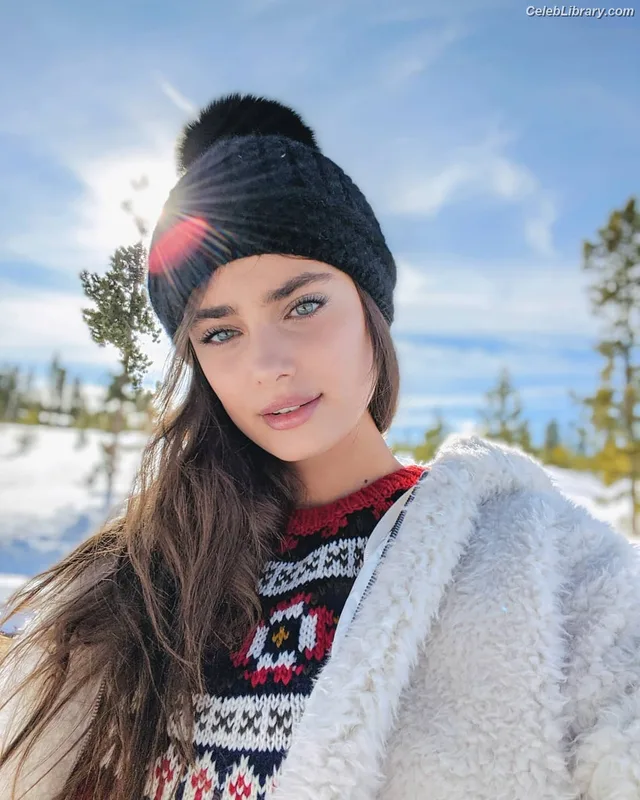 Taylor Hill photo 22 of 546