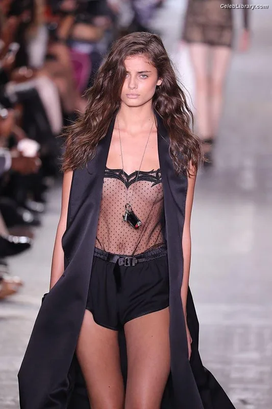 Taylor Hill photo 8 of 546