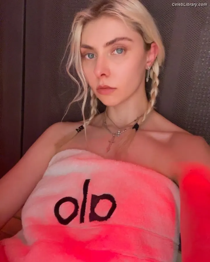 Taylor Momsen photo 7 of 1248
