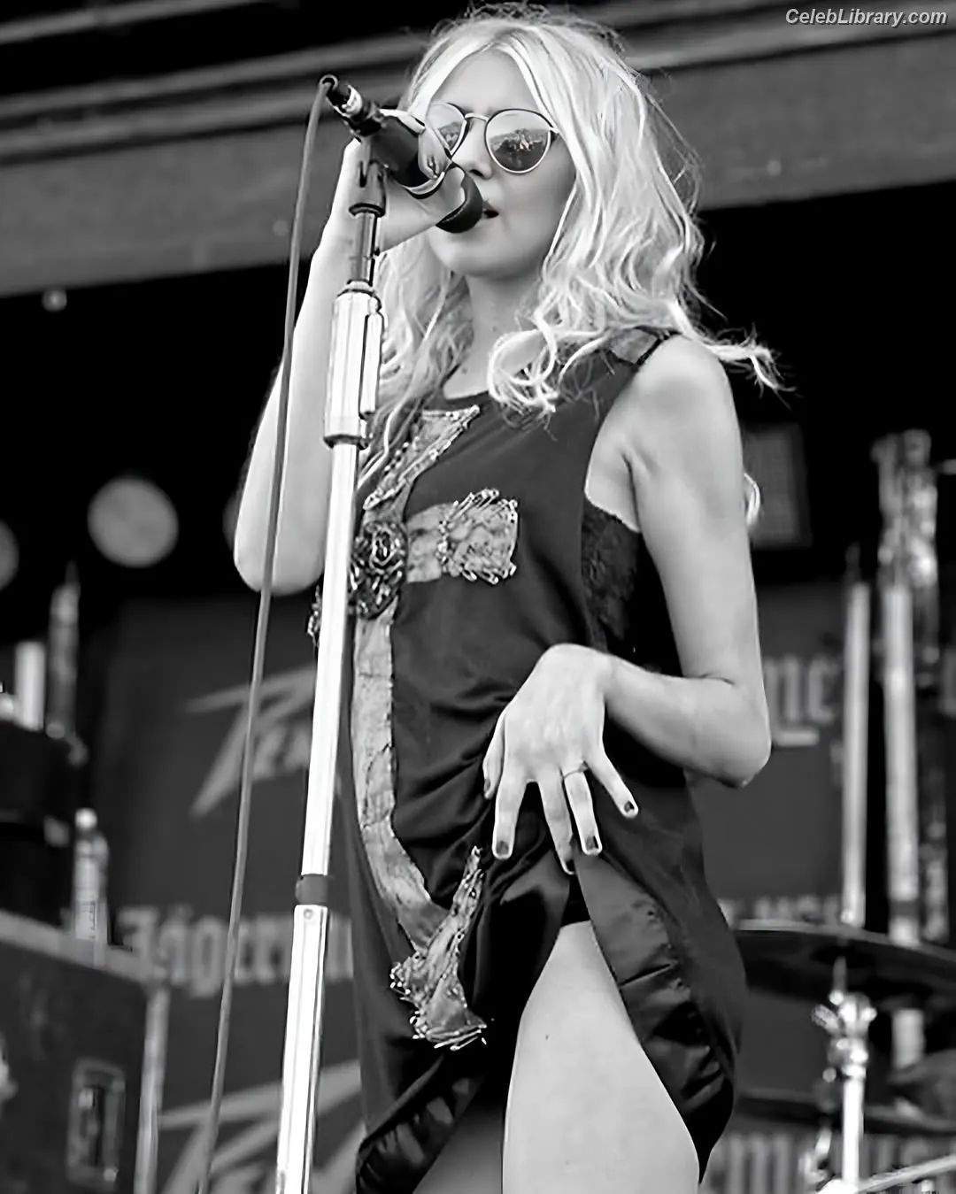 Taylor Momsen photo 1 of 1248