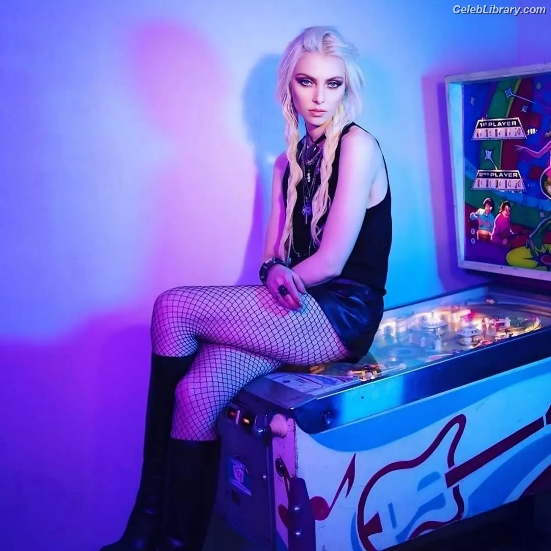 Taylor Momsen photo 14 of 1248