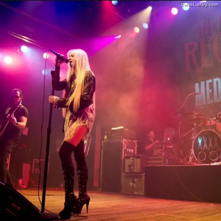Taylor Momsen photo 1 of 1248