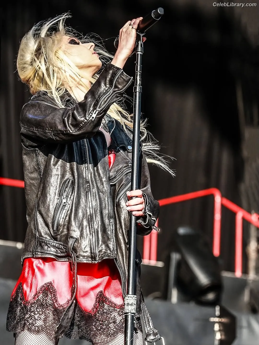 Taylor Momsen photo 19 of 1248