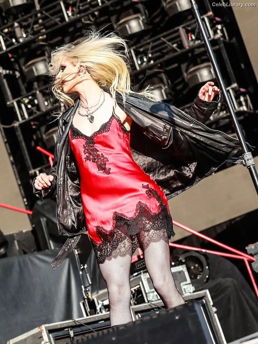 Taylor Momsen photo 1 of 1248