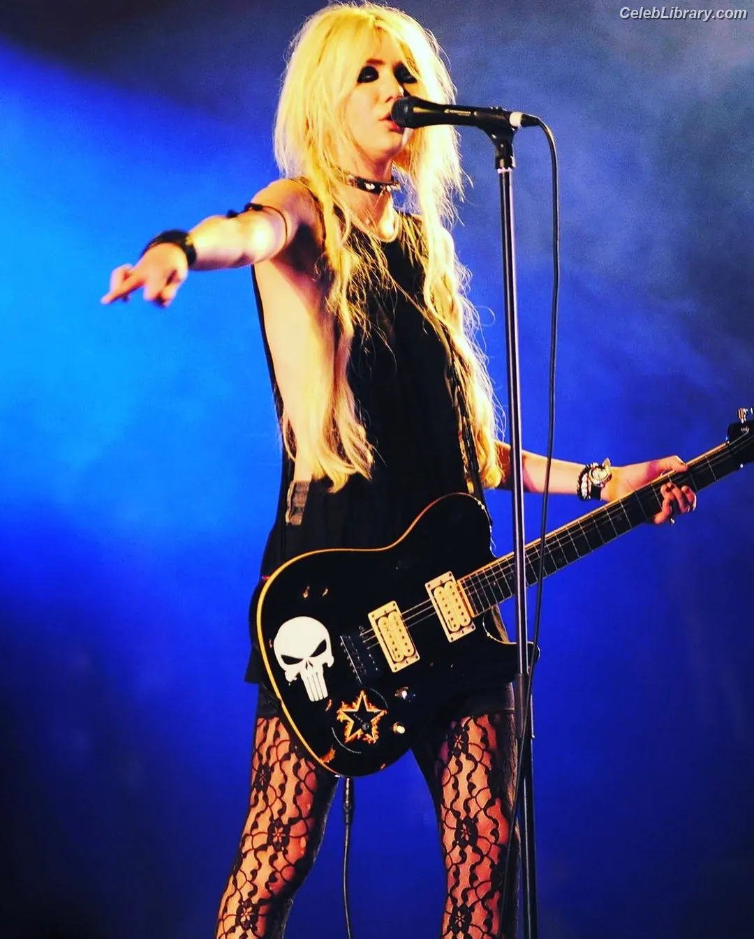 Taylor Momsen photo 18 of 1248