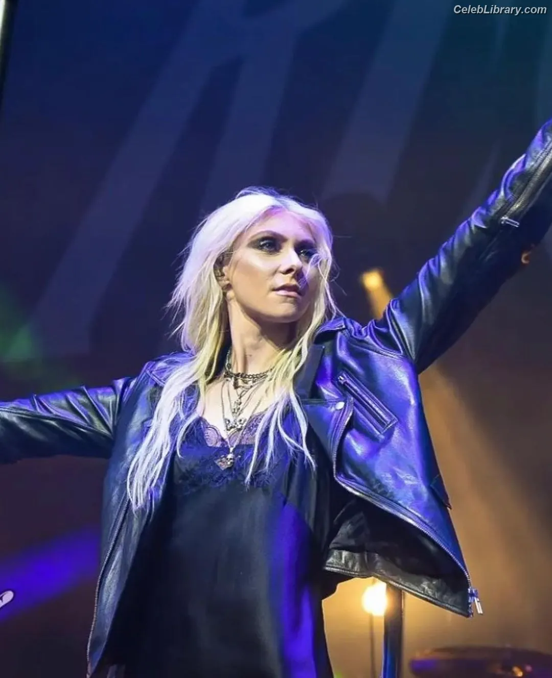 Taylor Momsen photo 14 of 1248