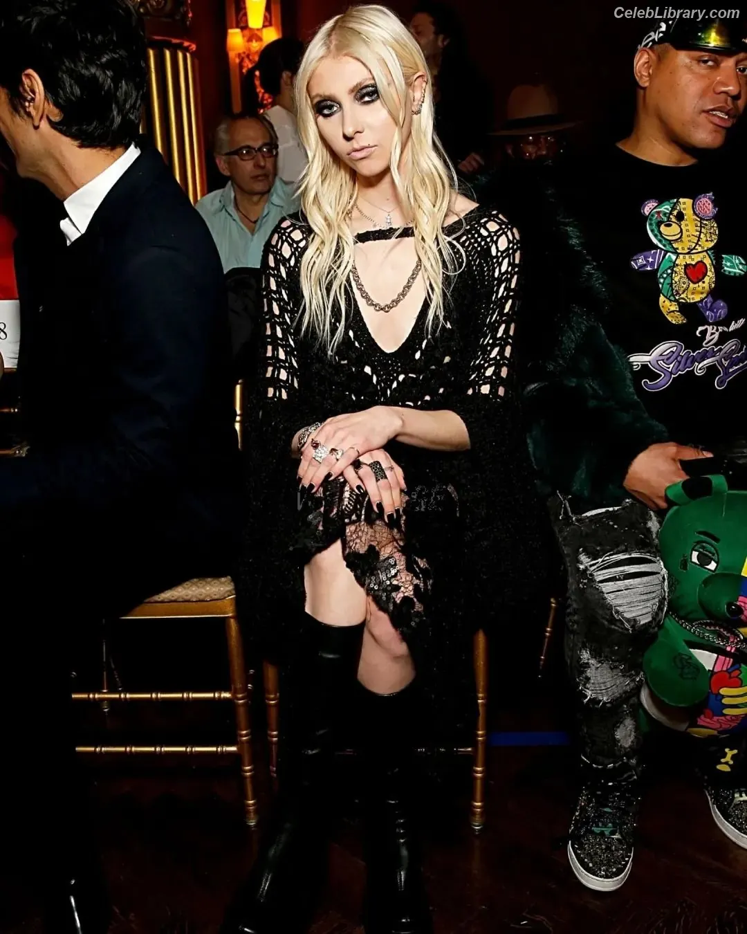 Taylor Momsen photo 23 of 1248