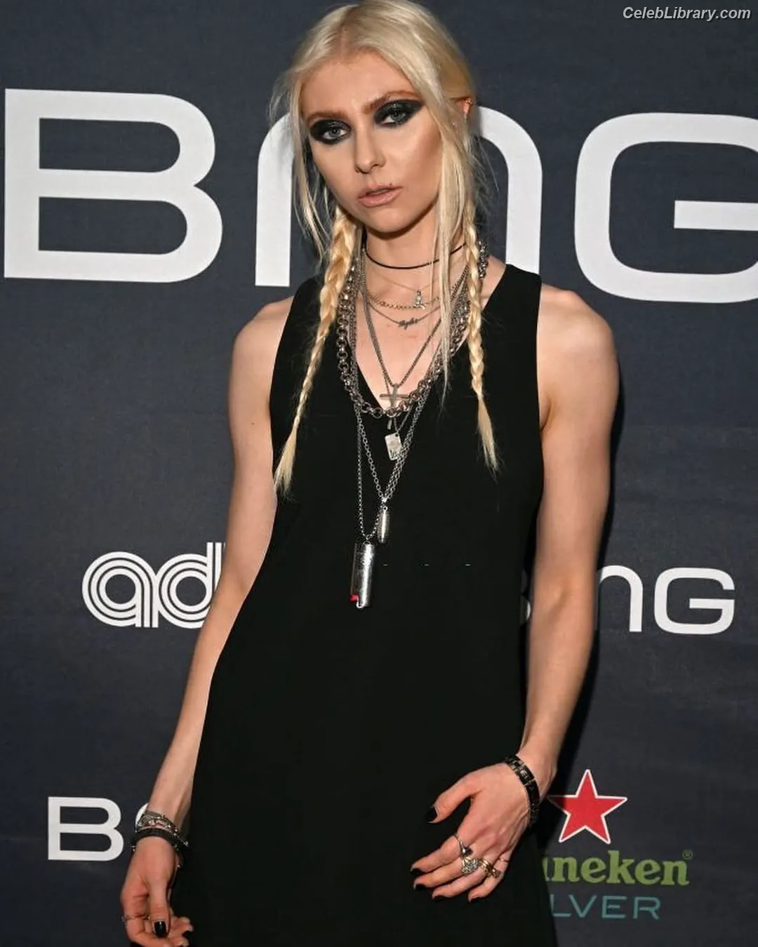 Taylor Momsen photo 5 of 1248