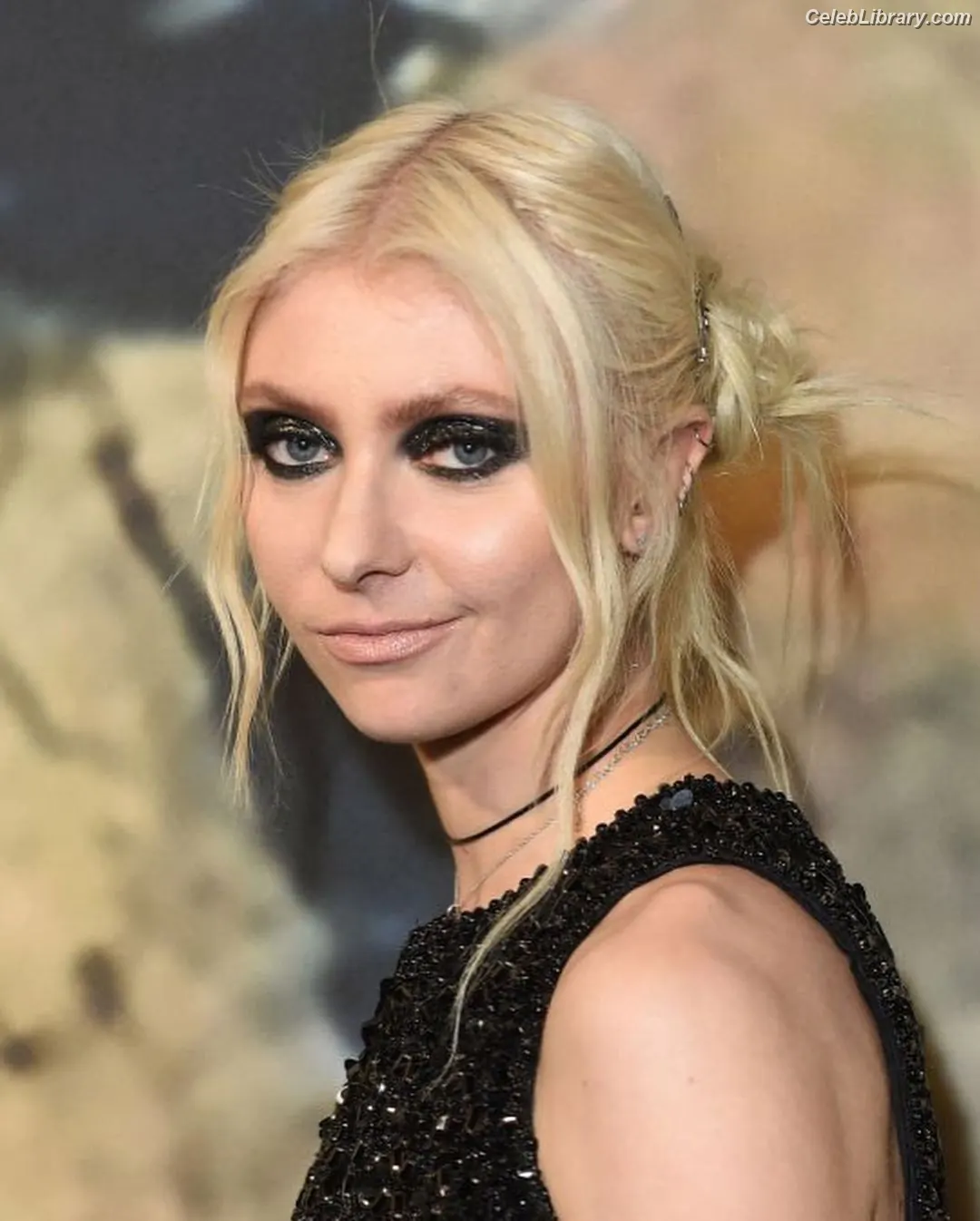 Taylor Momsen photo 14 of 1248