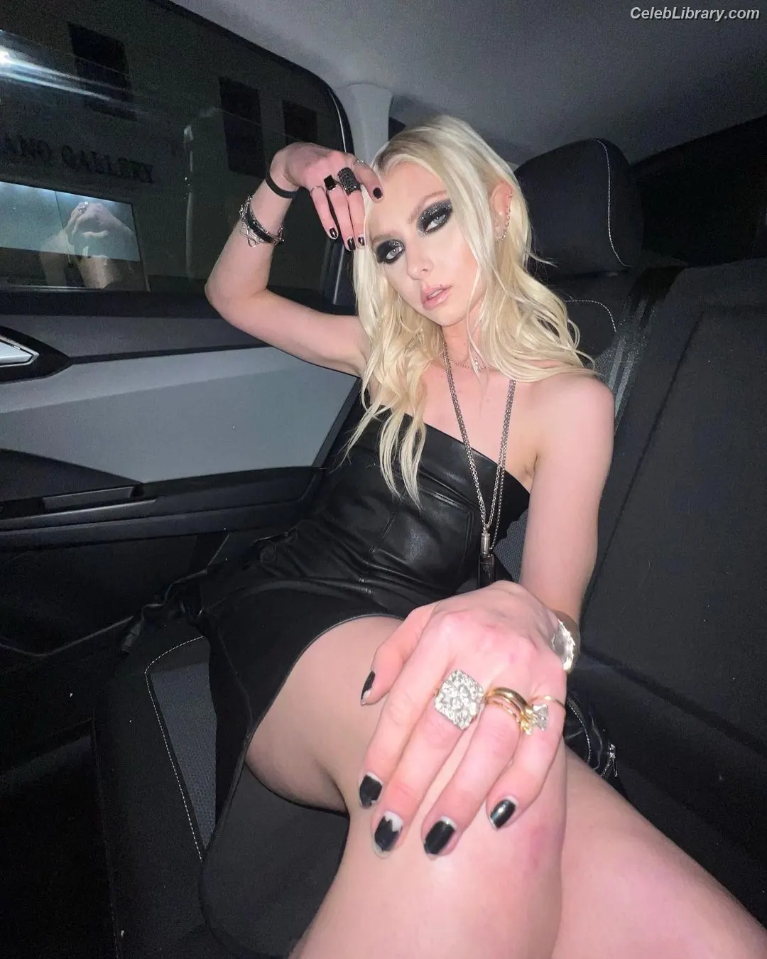 Taylor Momsen photo 19 of 1248