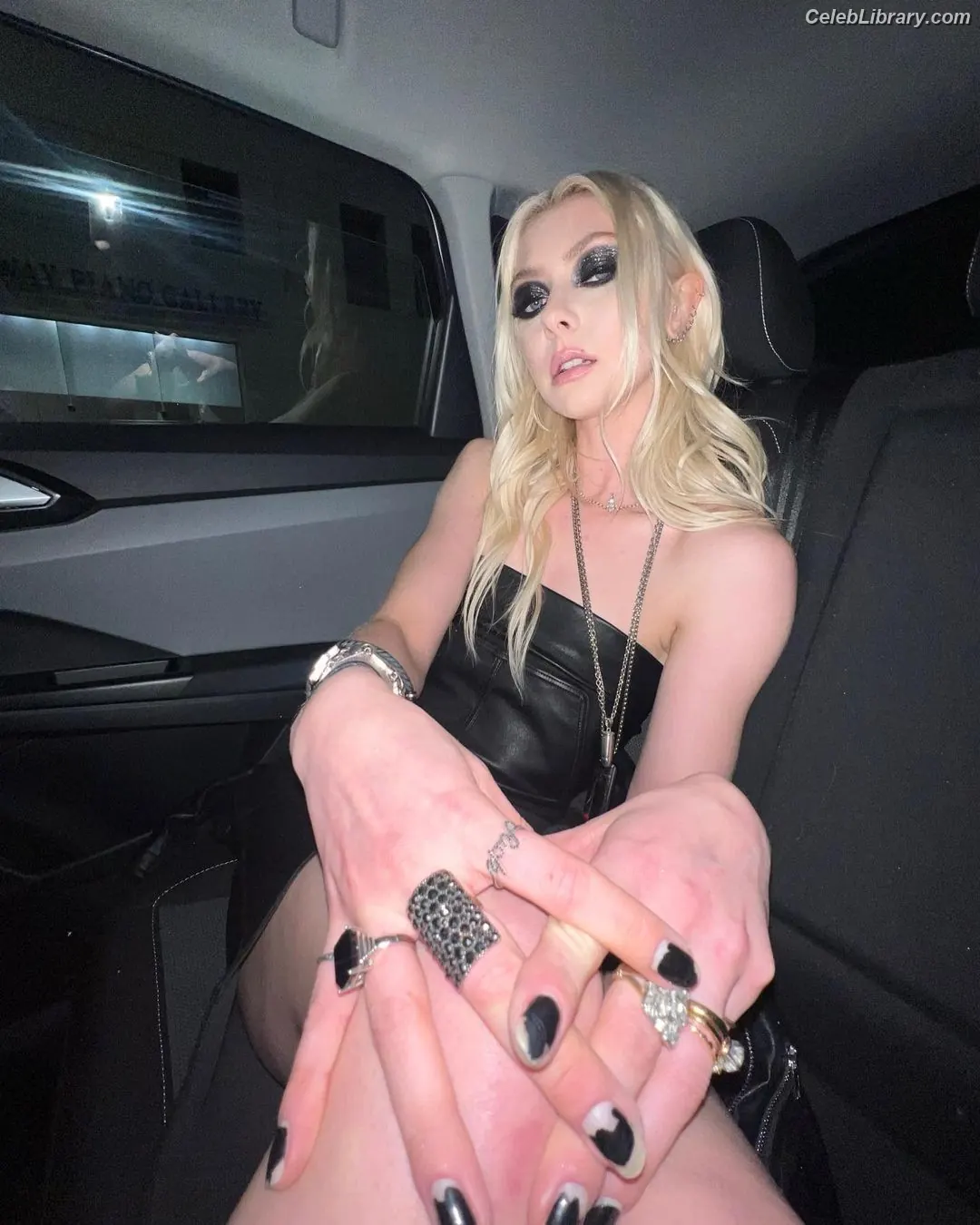 Taylor Momsen photo 23 of 1248