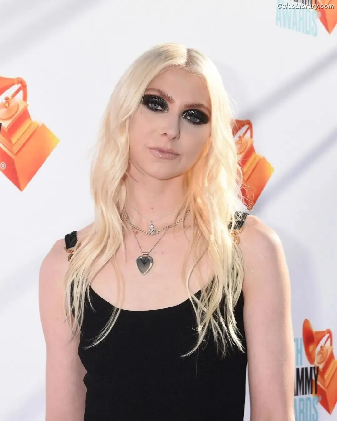 Taylor Momsen photo 24 of 1248