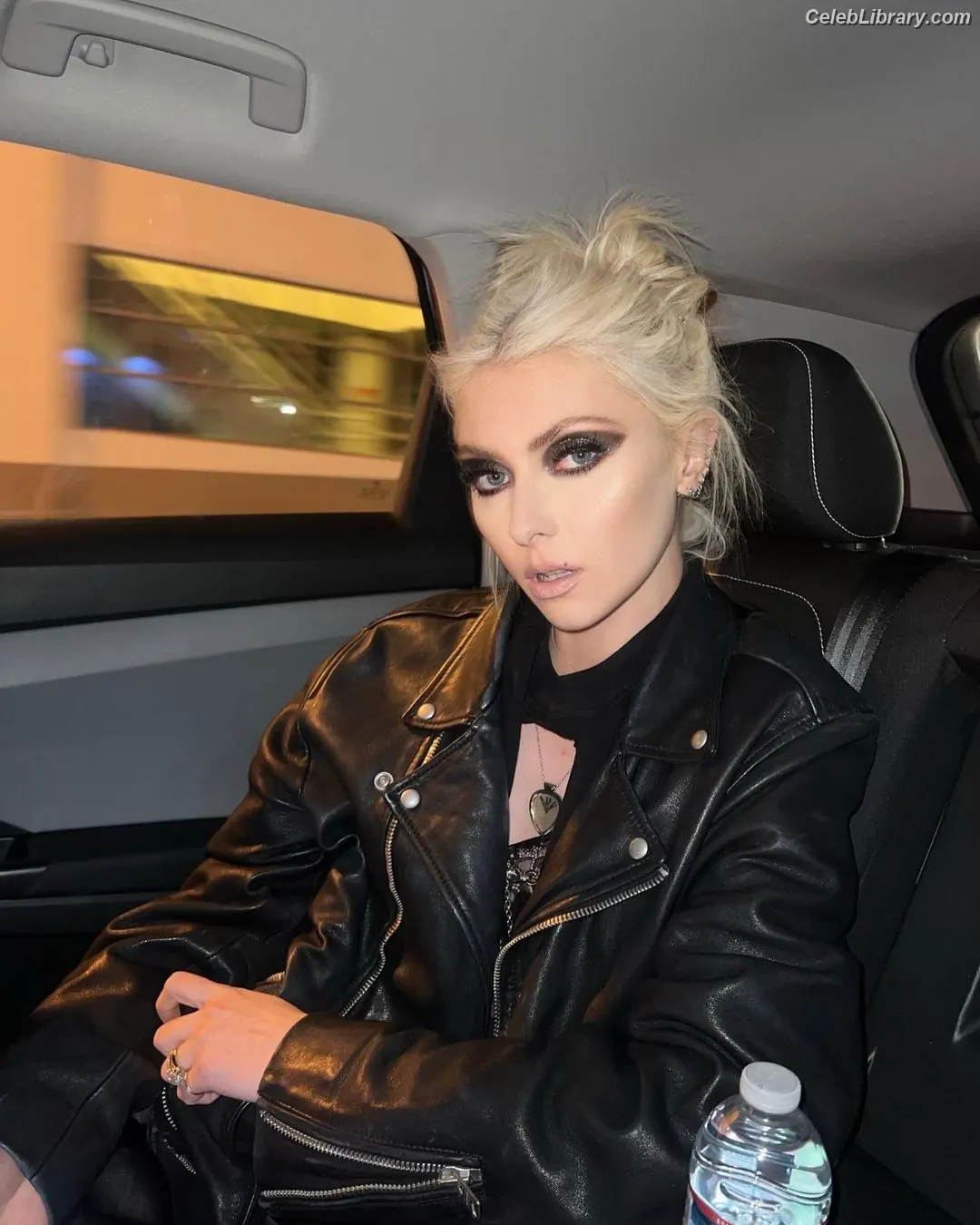Taylor Momsen photo 9 of 1248