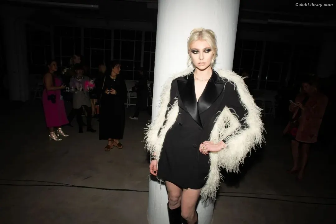Taylor Momsen photo 14 of 1248