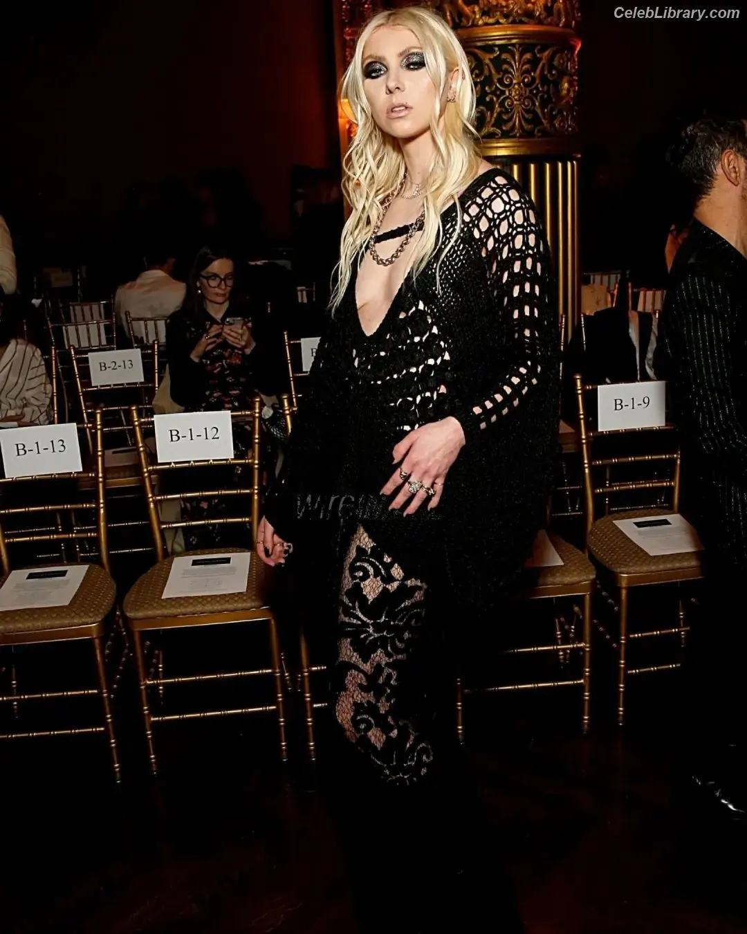 Taylor Momsen photo 1 of 1248