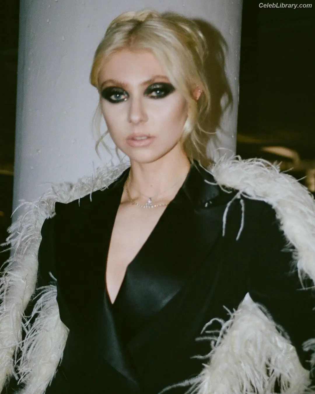 Taylor Momsen photo 2 of 1248