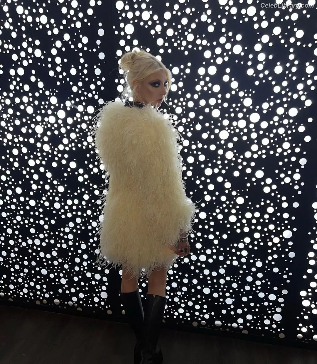Taylor Momsen photo 14 of 1248