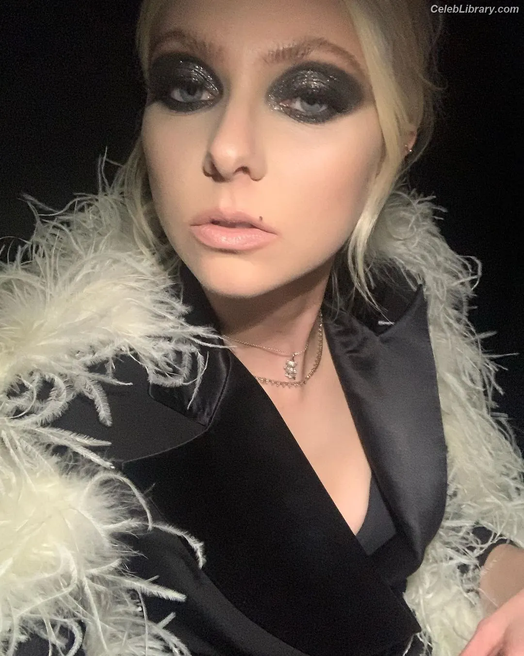 Taylor Momsen photo 18 of 1248