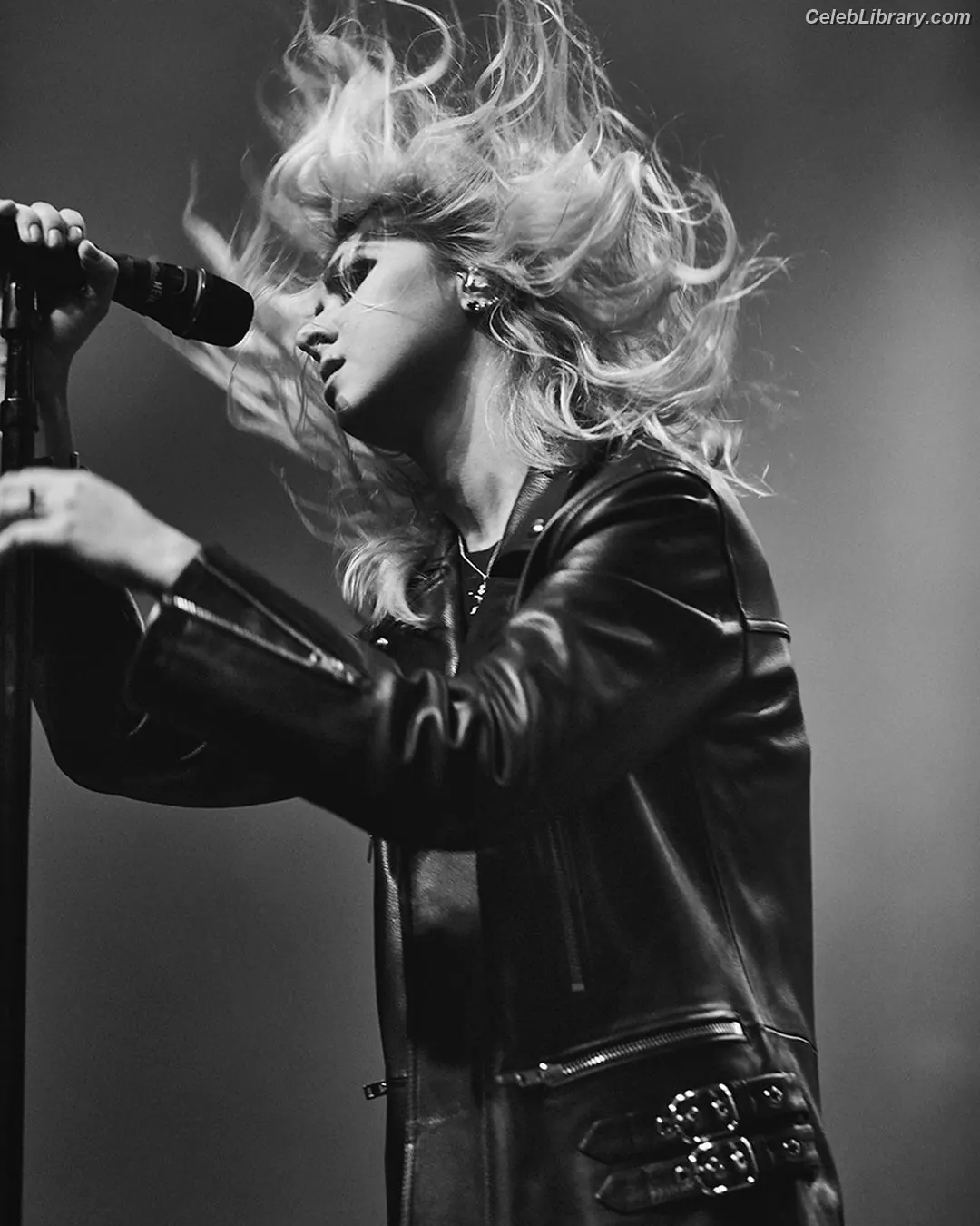 Taylor Momsen photo 19 of 1248