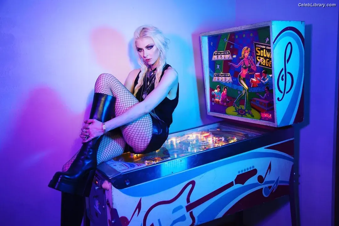 Taylor Momsen photo 22 of 1248