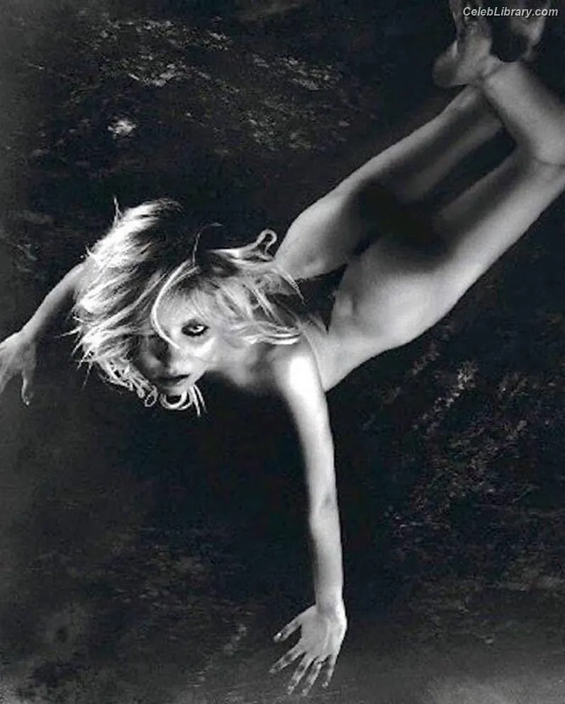 Taylor Momsen photo 1 of 1248
