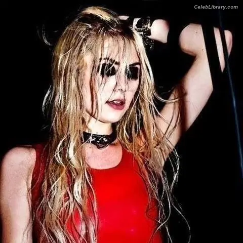Taylor Momsen photo 3 of 1248
