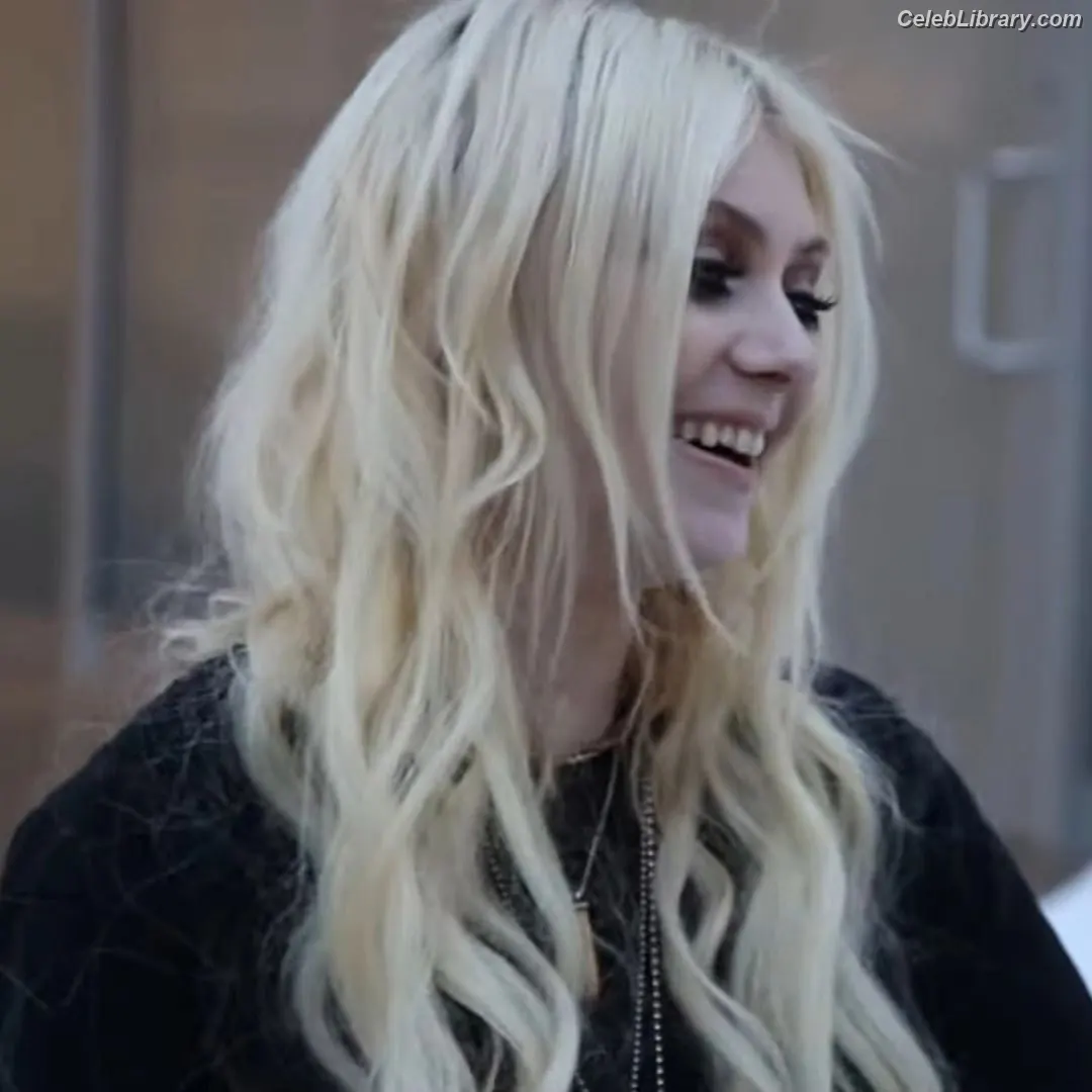 Taylor Momsen photo 11 of 1248