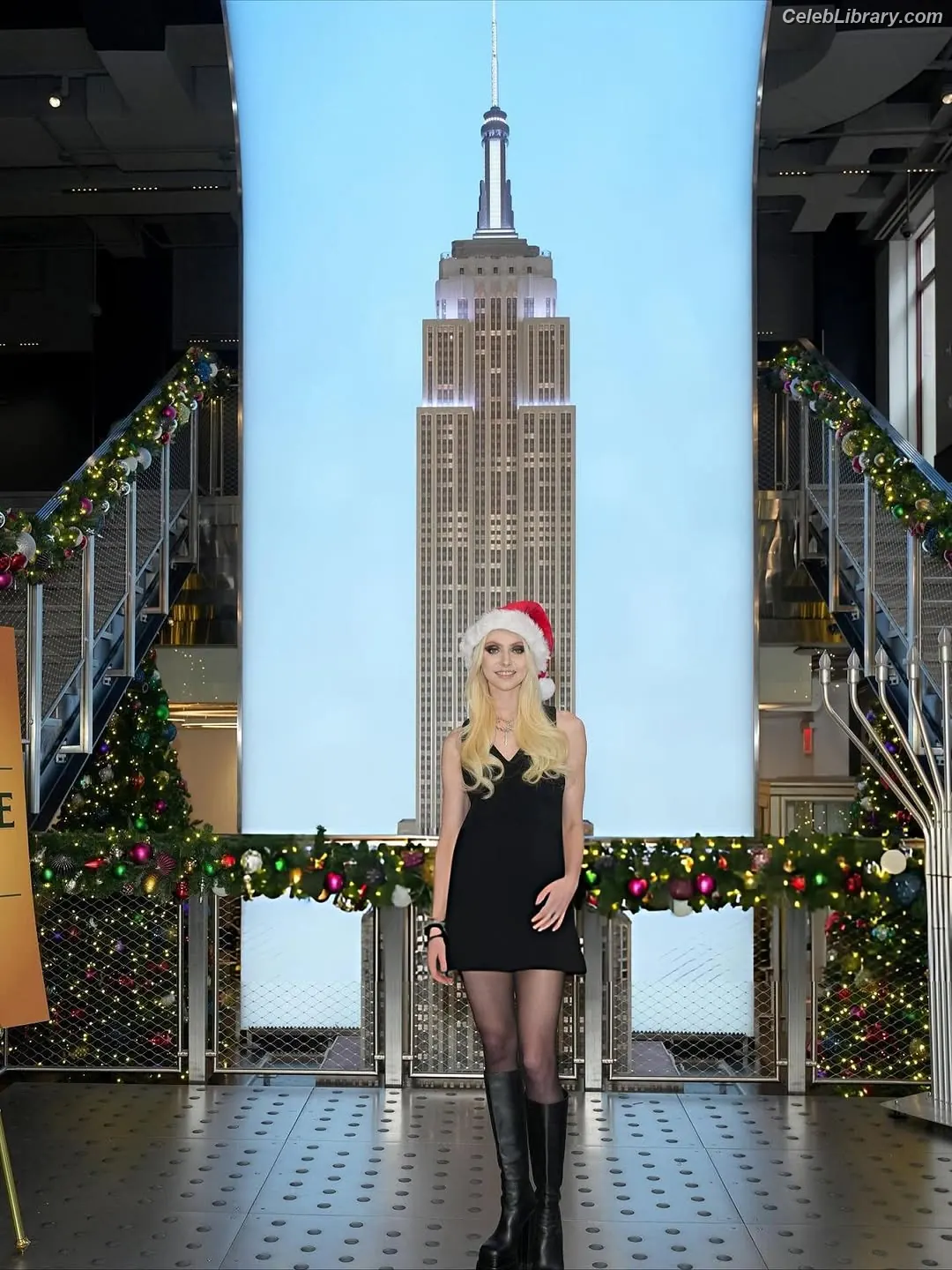 Taylor Momsen photo 4 of 1248