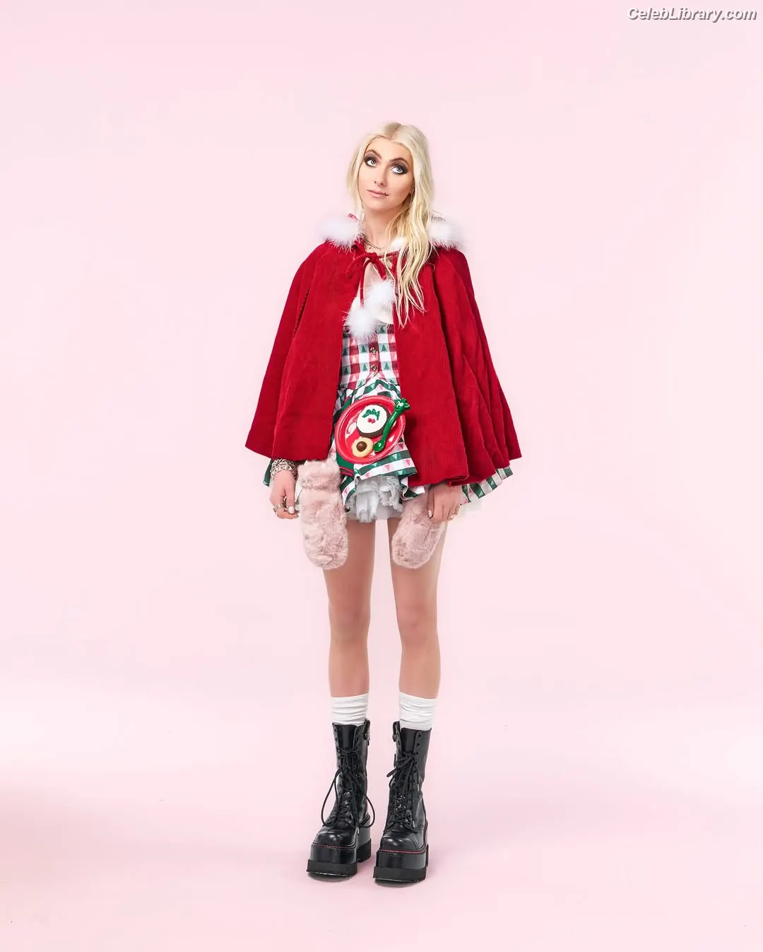 Taylor Momsen photo 23 of 1248