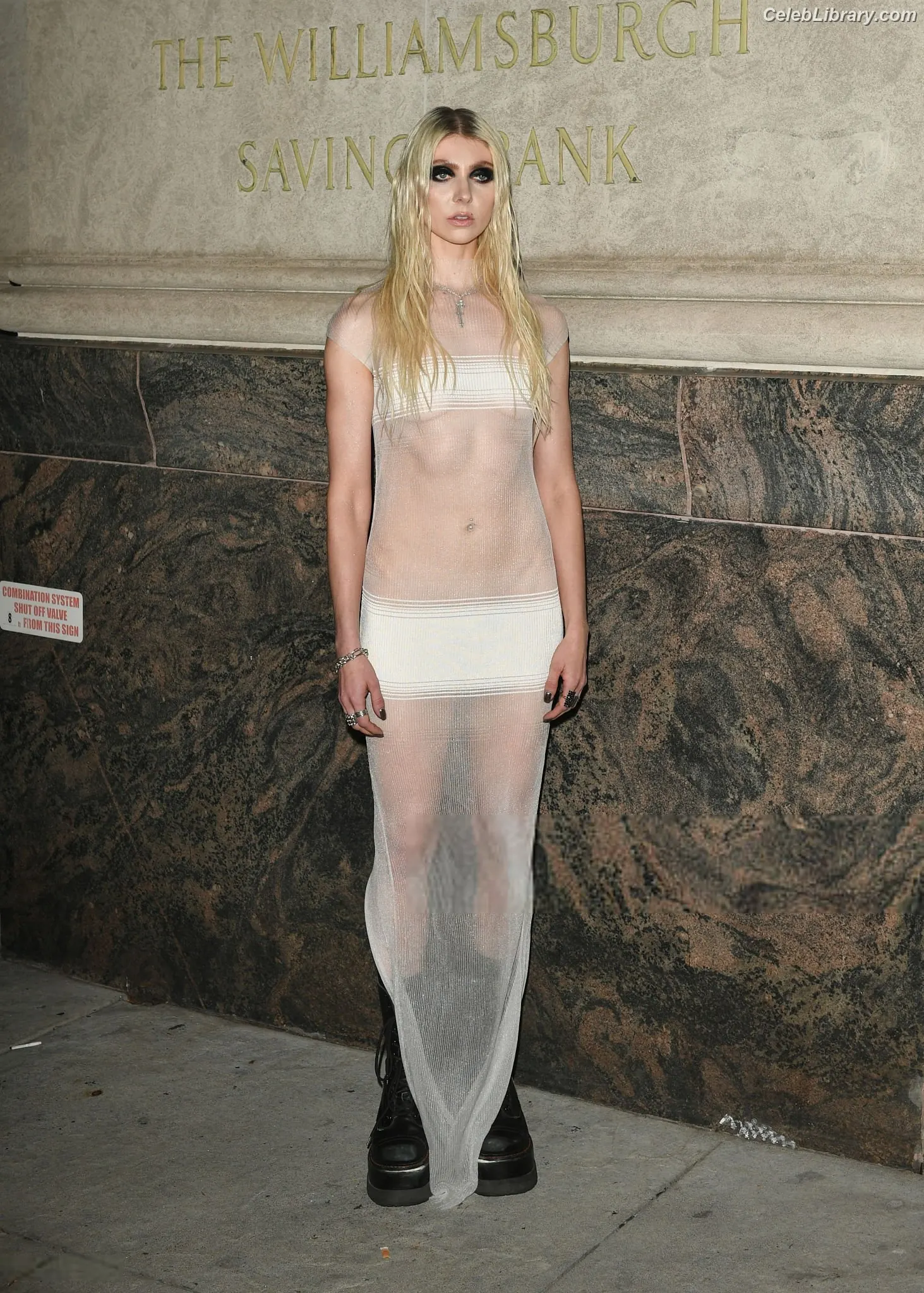 Taylor Momsen photo 6 of 1248