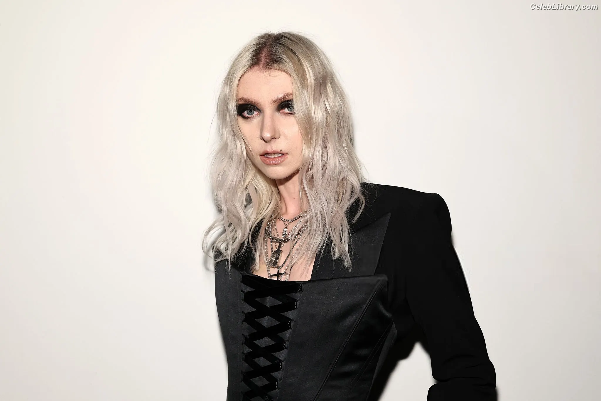 Taylor Momsen photo 18 of 1248