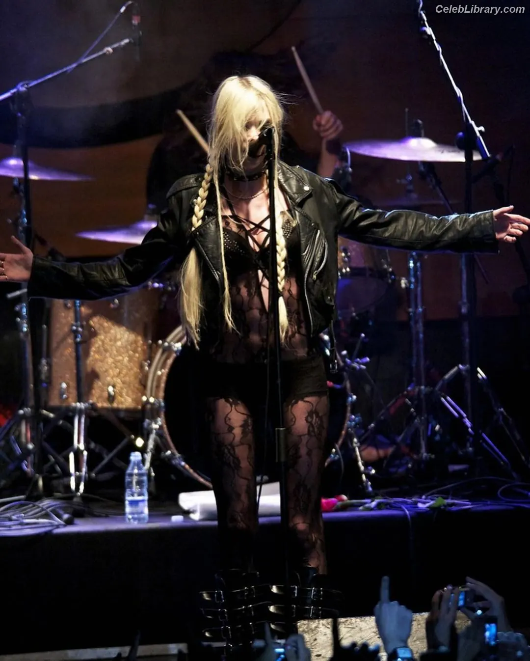 Taylor Momsen photo 11 of 1248