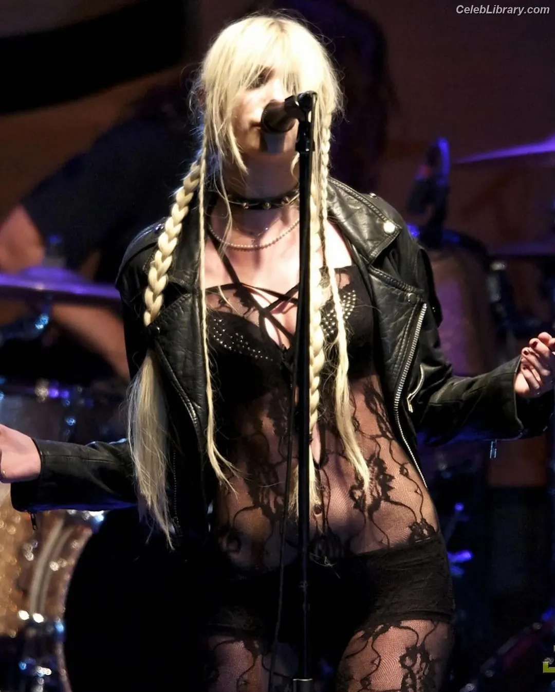 Taylor Momsen photo 17 of 1248