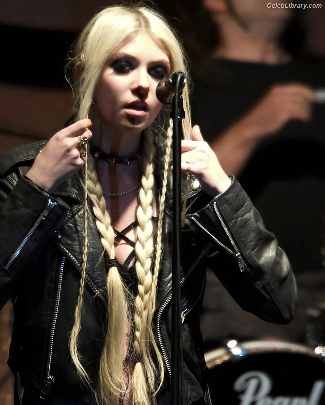 Taylor Momsen photo 5 of 1248