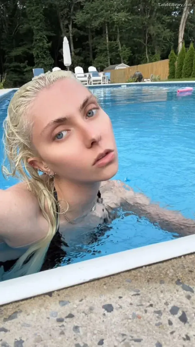Taylor Momsen photo 7 of 1248
