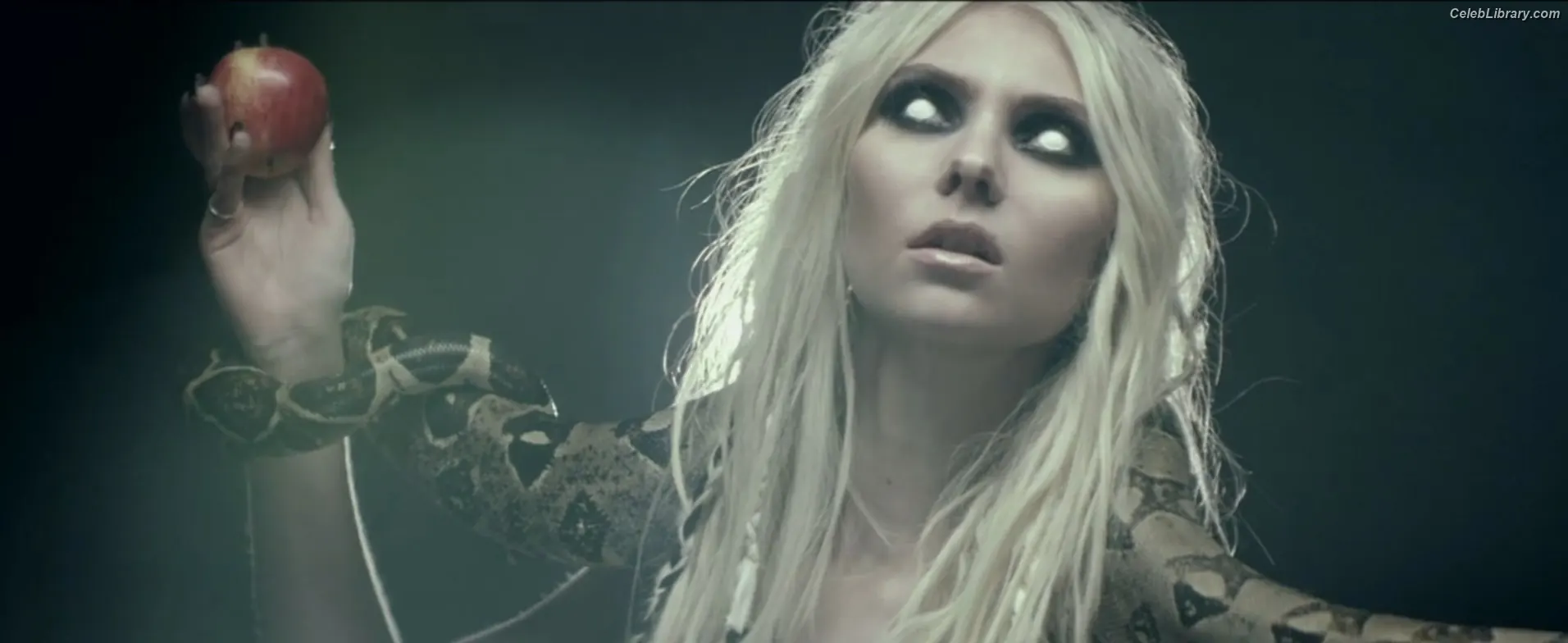 Taylor Momsen photo 2 of 1248