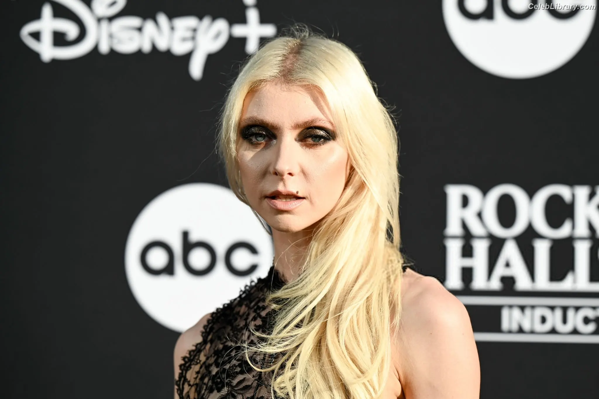 Taylor Momsen photo 11 of 1248