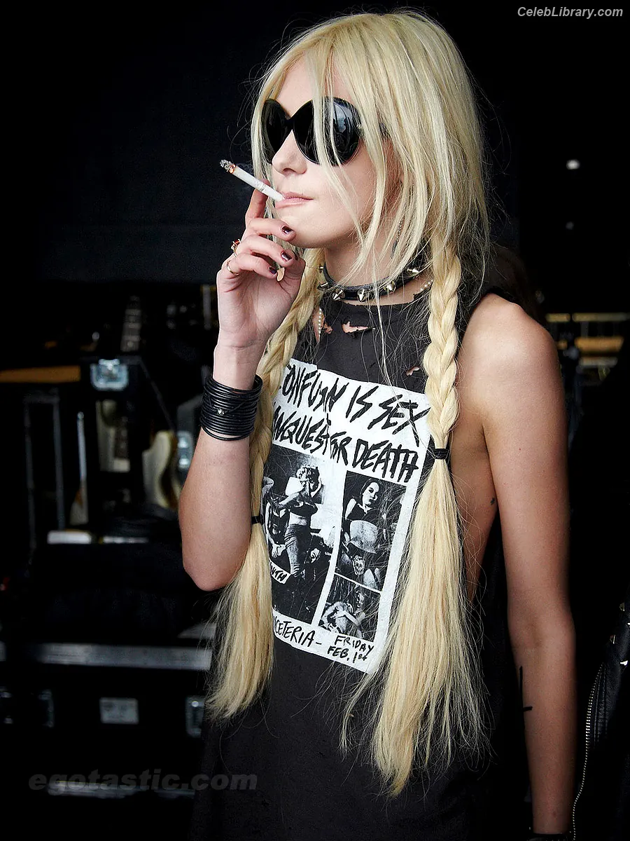 Taylor Momsen photo 1 of 1248