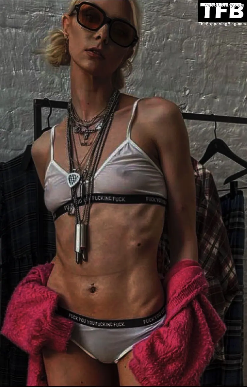 Taylor Momsen photo 11 of 1248