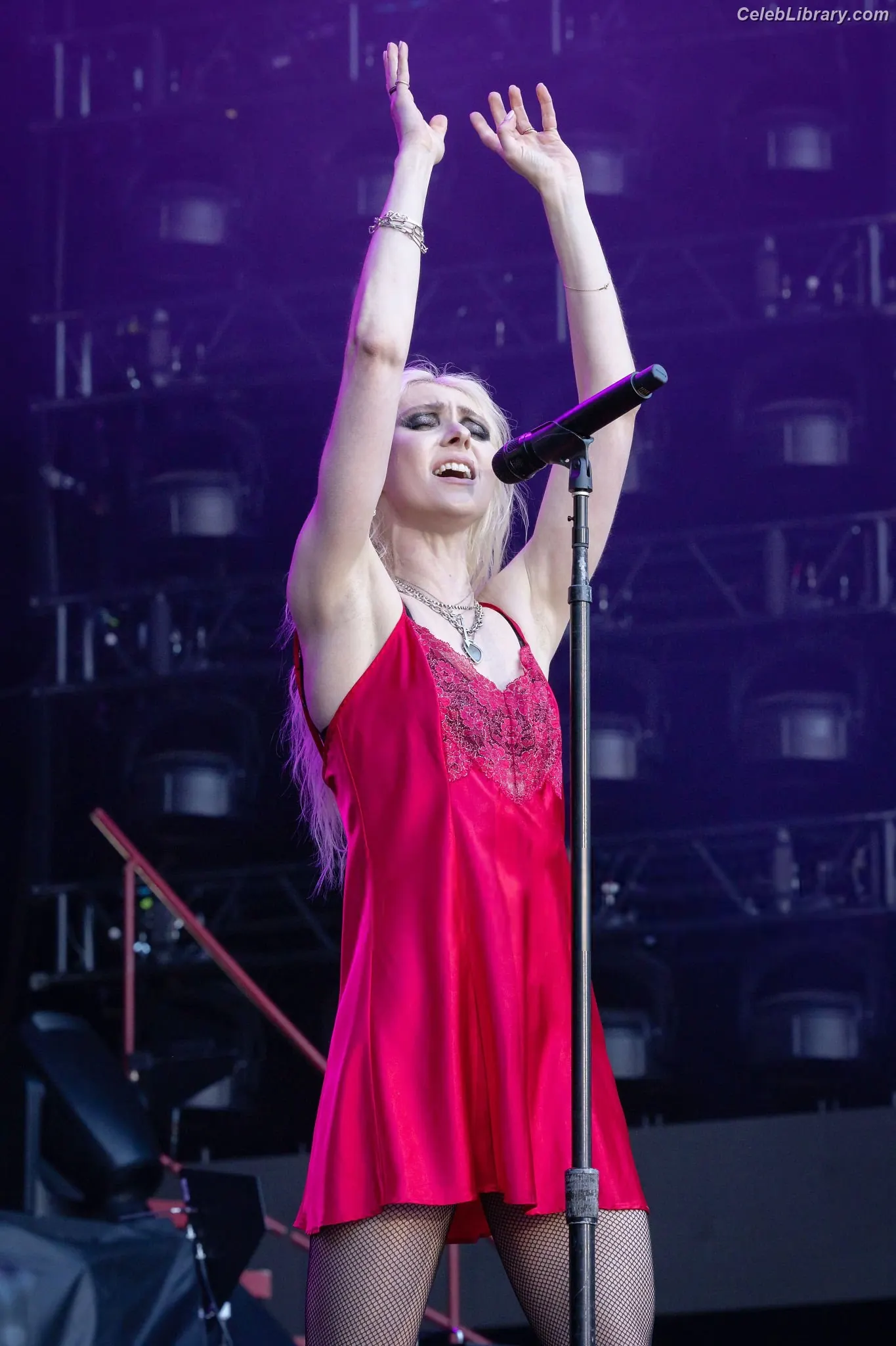 Taylor Momsen photo 4 of 1248