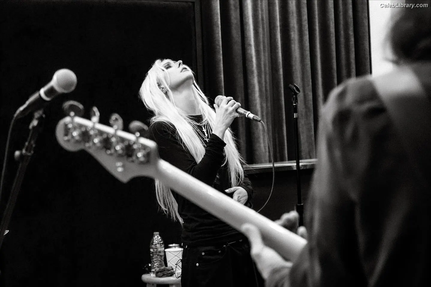 Taylor Momsen photo 2 of 1248