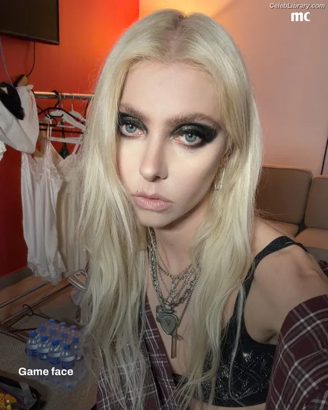 Taylor Momsen photo 2 of 1237